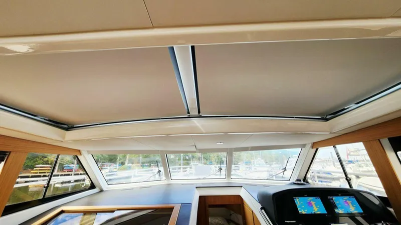 Slide: The Image of Greenline 40 Hybrid 2022 - 26