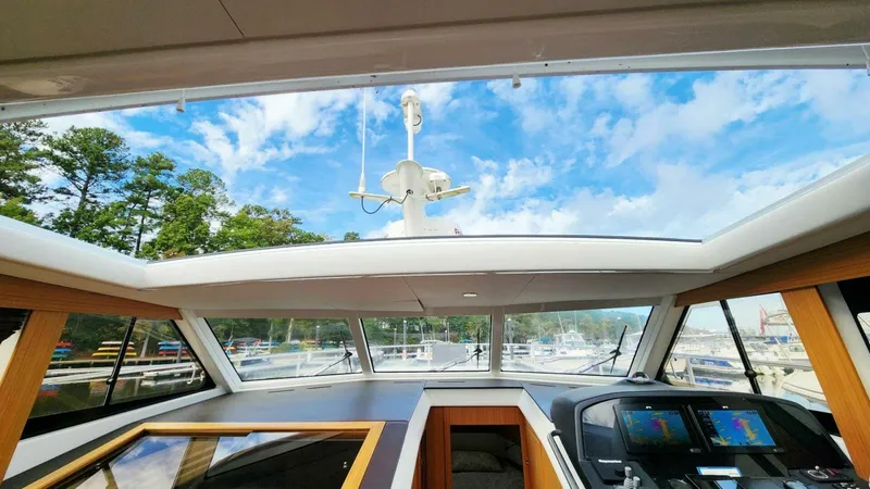 Slide: The Image of Greenline 40 Hybrid 2022 - 28