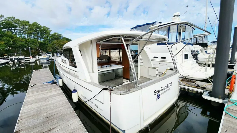 Slide: The Image of Greenline 40 Hybrid 2022 - 3
