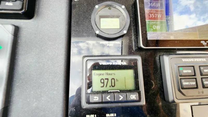Slide: The Image of Greenline 40 Hybrid 2022 - 36