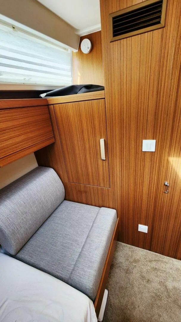 Slide: The Image of Greenline 40 Hybrid 2022 - 44