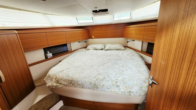 Slide: The Image of Greenline 40 Hybrid 2022 - 45
