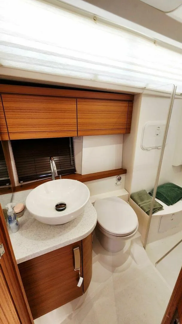 Slide: The Image of Greenline 40 Hybrid 2022 - 48
