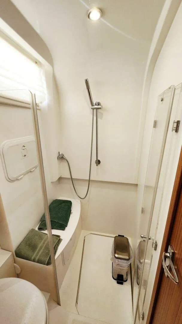 Slide: The Image of Greenline 40 Hybrid 2022 - 49