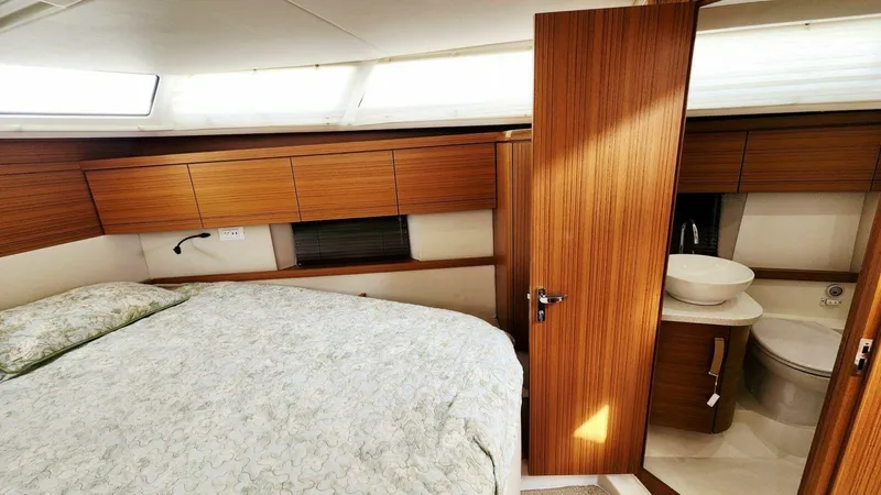 Slide: The Image of Greenline 40 Hybrid 2022 - 50