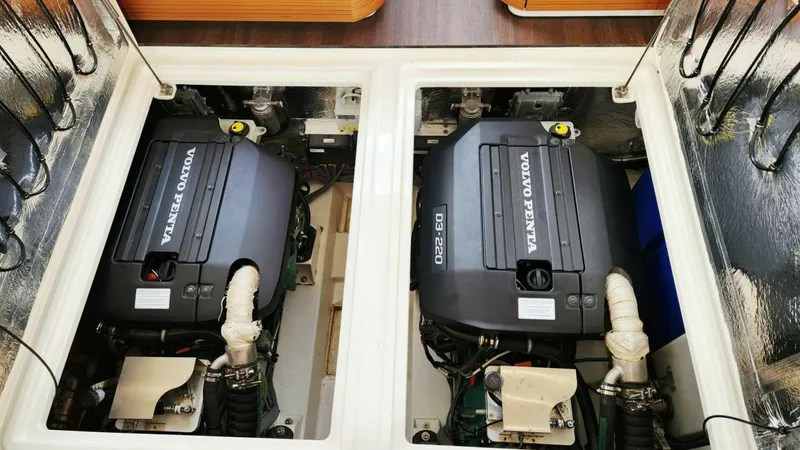 Slide: The Image of Greenline 40 Hybrid 2022 - 56