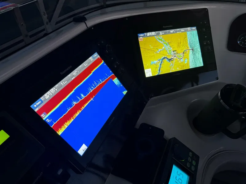 Slide: The Image of Sea Ray 450 Express Bridge 2000 - 15