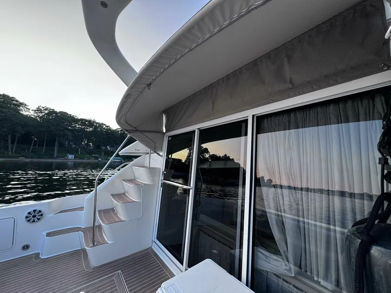 Slide: The Image of Sea Ray 450 Express Bridge 2000 - 19