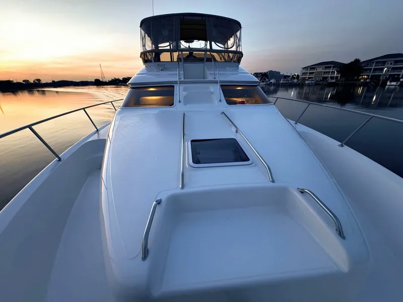 Slide: The Image of Sea Ray 450 Express Bridge 2000 - 22