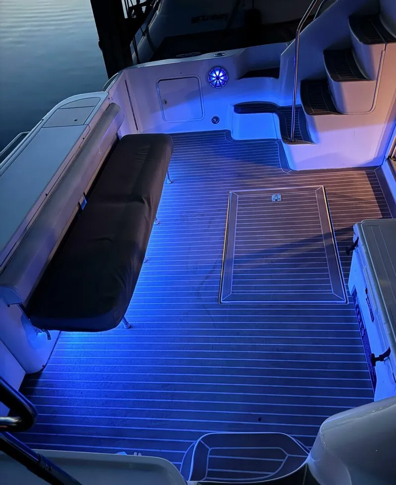 Slide: The Image of Sea Ray 450 Express Bridge 2000 - 27