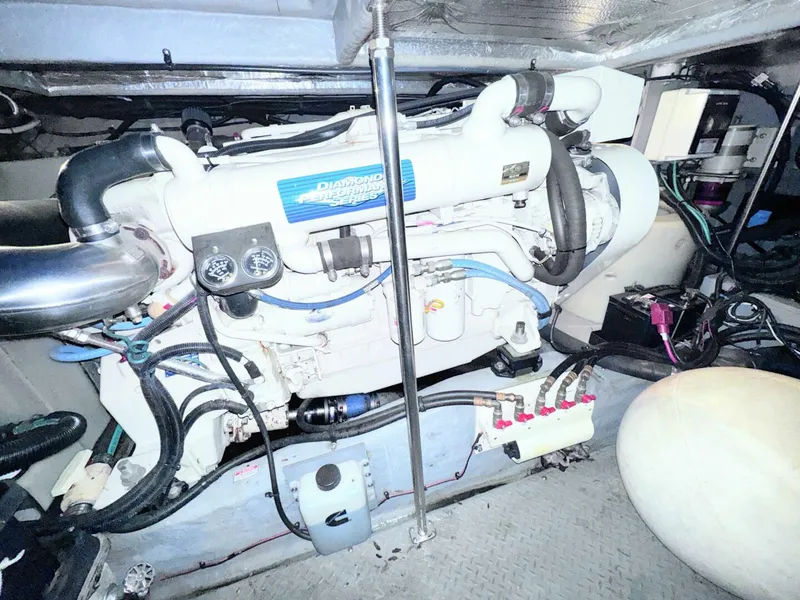 Slide: The Image of Sea Ray 450 Express Bridge 2000 - 54