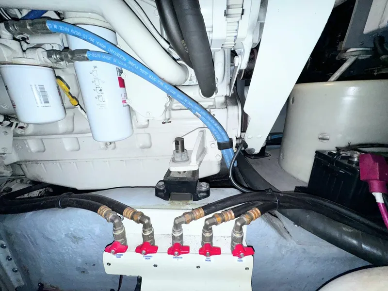Slide: The Image of Sea Ray 450 Express Bridge 2000 - 58