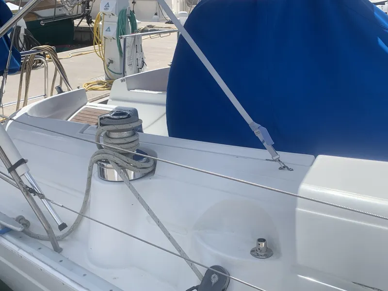 Slide: The Image of Beneteau 463 1998 - 15