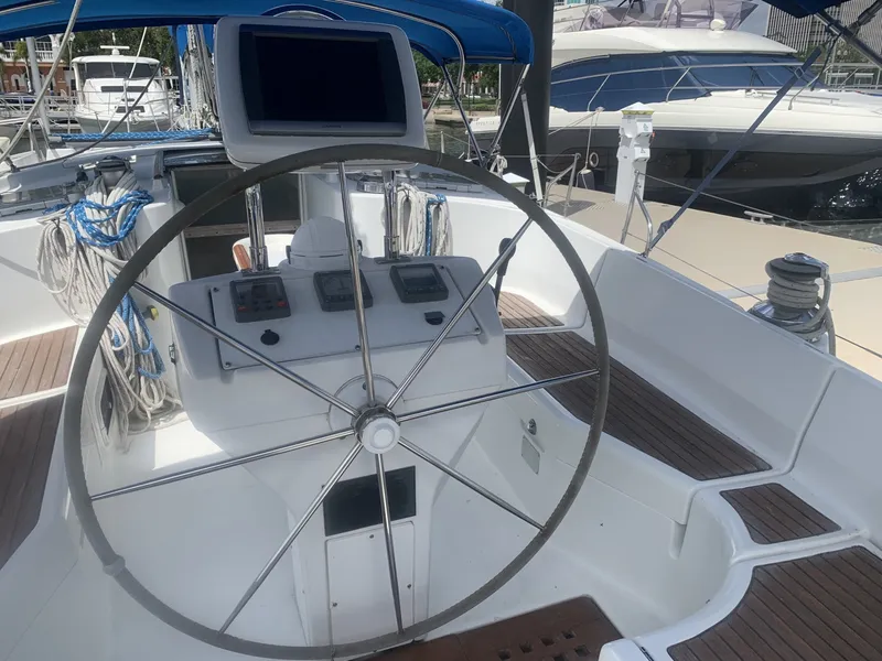 Slide: The Image of Beneteau 463 1998 - 17