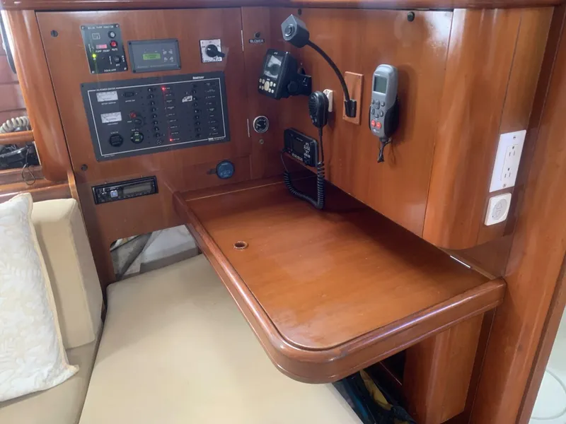 Slide: The Image of Beneteau 463 1998 - 21