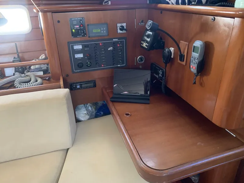 Slide: The Image of Beneteau 463 1998 - 22