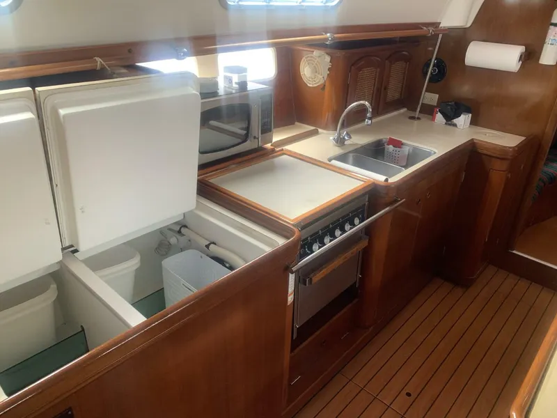 Slide: The Image of Beneteau 463 1998 - 23