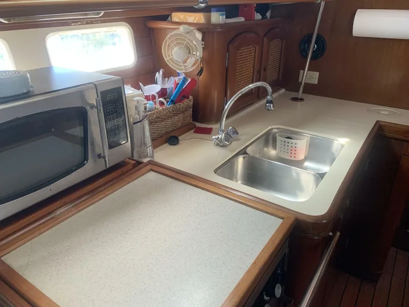 Slide: The Image of Beneteau 463 1998 - 24