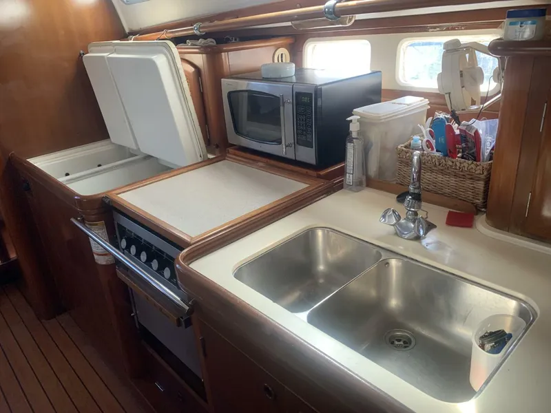 Slide: The Image of Beneteau 463 1998 - 25