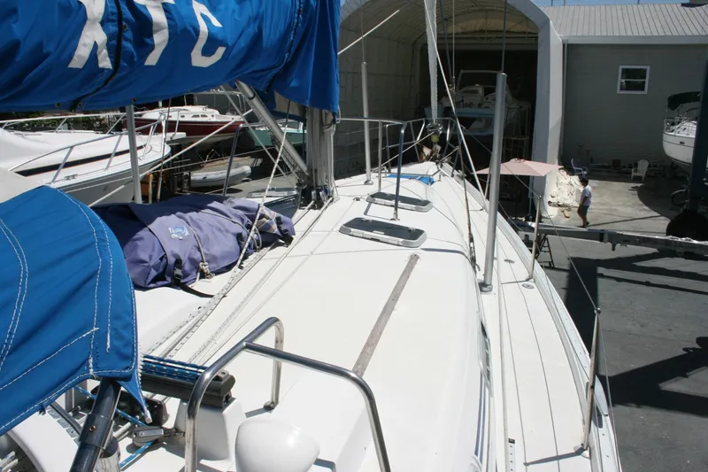 Slide: The Image of Beneteau 463 1998 - 3
