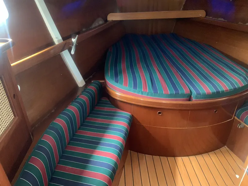 Slide: The Image of Beneteau 463 1998 - 31