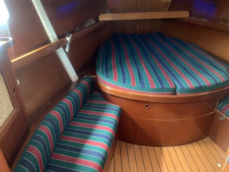 Slide: The Image of Beneteau 463 1998 - 32