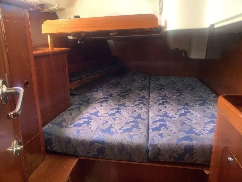 Slide: The Image of Beneteau 463 1998 - 35