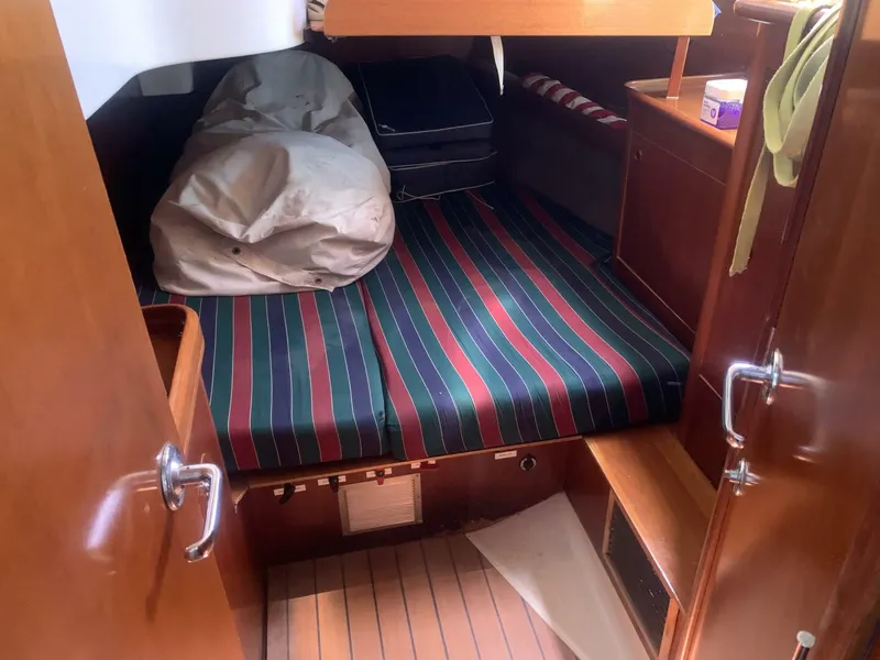 Slide: The Image of Beneteau 463 1998 - 38