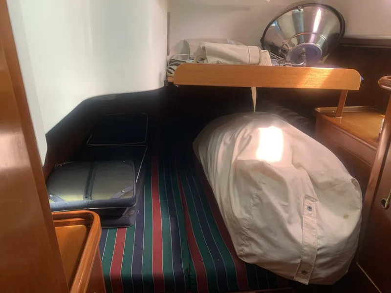 Slide: The Image of Beneteau 463 1998 - 39