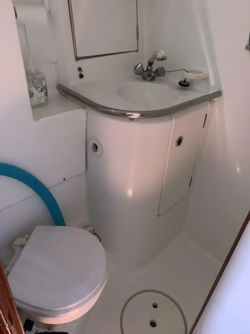 Slide: The Image of Beneteau 463 1998 - 40