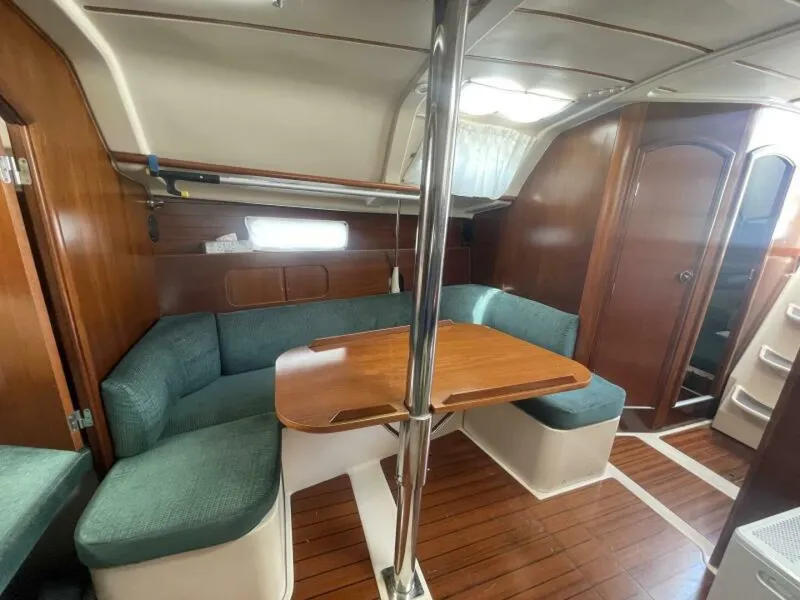 Slide: The Image of Beneteau Oceanis 321 1999 - 9