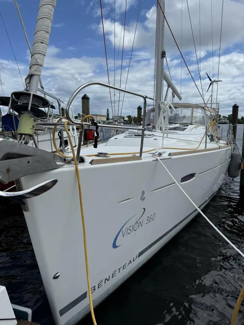 Slide: The Image of Beneteau 43 2012 - 2