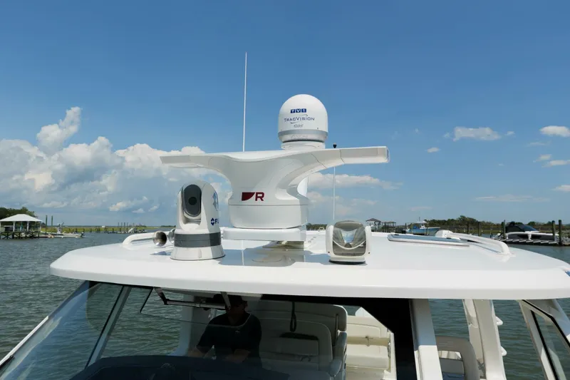 Slide: The Image of Boston Whaler 380 Realm 2022 - 12