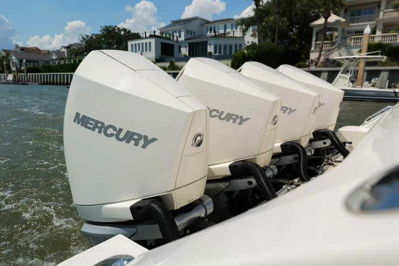 Slide: The Image of Boston Whaler 380 Realm 2022 - 16