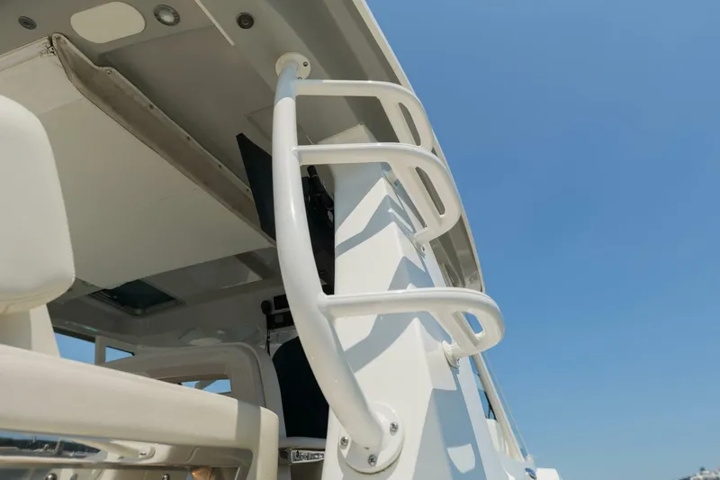 Slide: The Image of Boston Whaler 380 Realm 2022 - 21