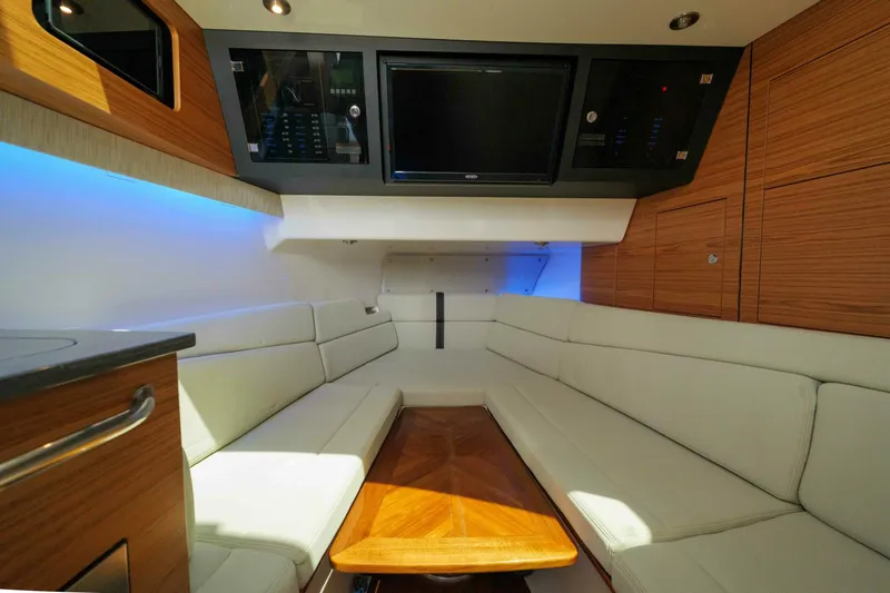 Slide: The Image of Boston Whaler 380 Realm 2022 - 32