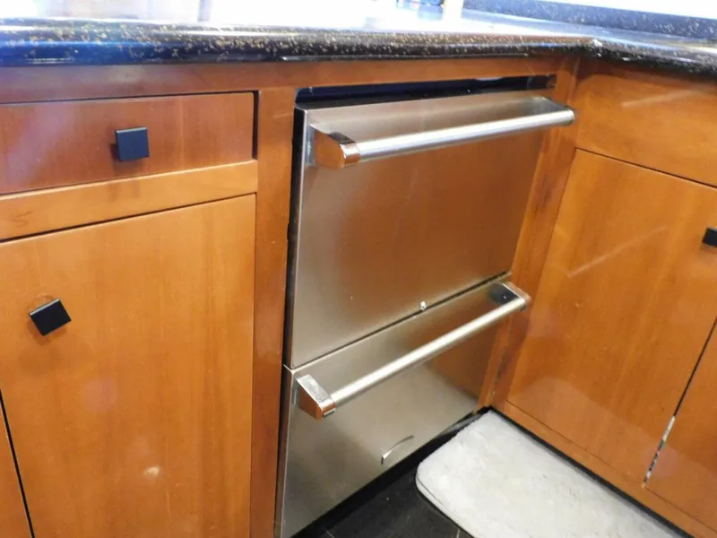 Slide: The Image of Carver Yachts 570 Voyager Pilothouse 2002 - 12