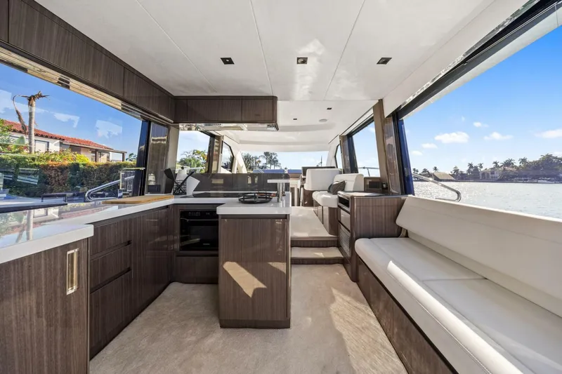 Slide: The Image of Galeon 50 FLY 2025 - 12