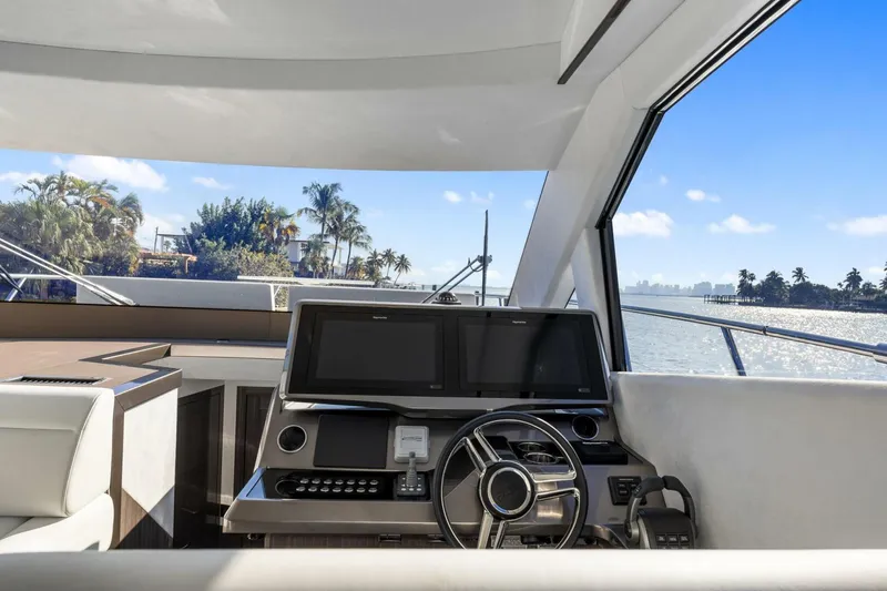 Slide: The Image of Galeon 50 FLY 2025 - 16
