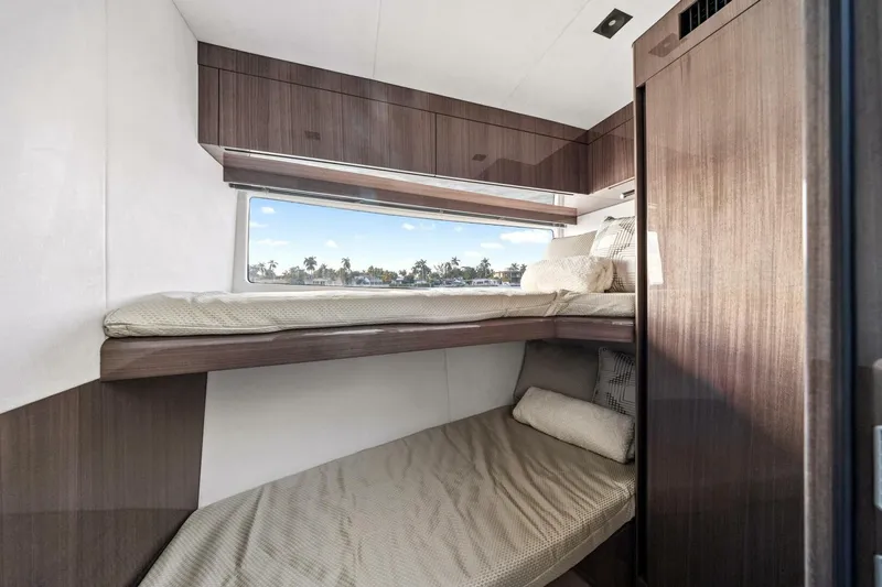 Slide: The Image of Galeon 50 FLY 2025 - 20