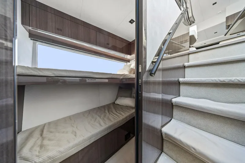 Slide: The Image of Galeon 50 FLY 2025 - 21