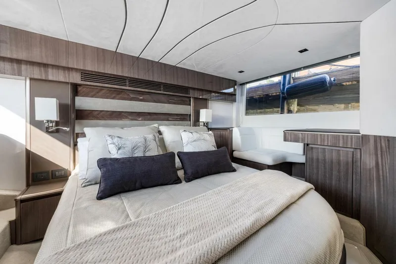 Slide: The Image of Galeon 50 FLY 2025 - 24