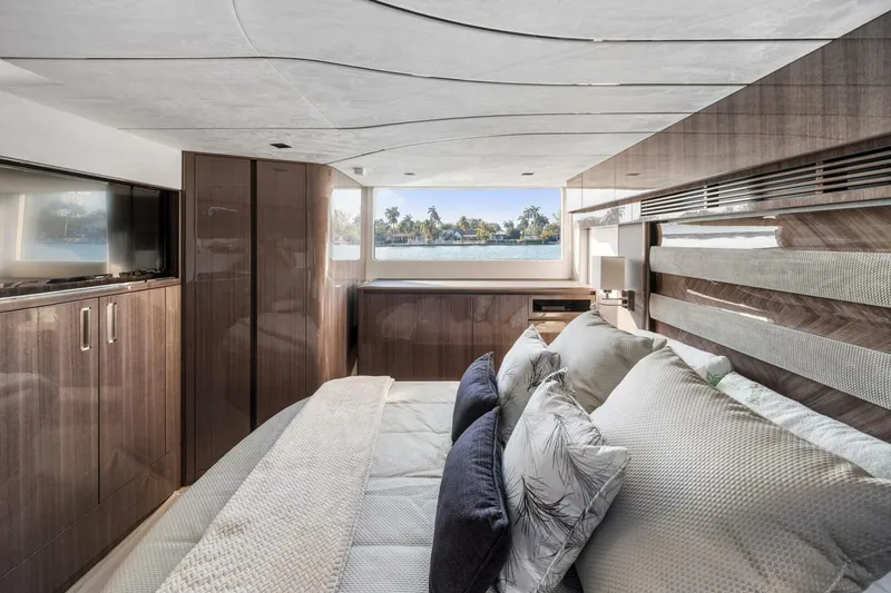 Slide: The Image of Galeon 50 FLY 2025 - 26