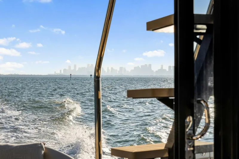 Slide: The Image of Galeon 50 FLY 2025 - 28