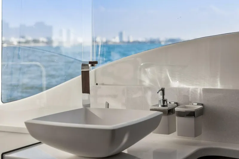 Slide: The Image of Galeon 50 FLY 2025 - 37