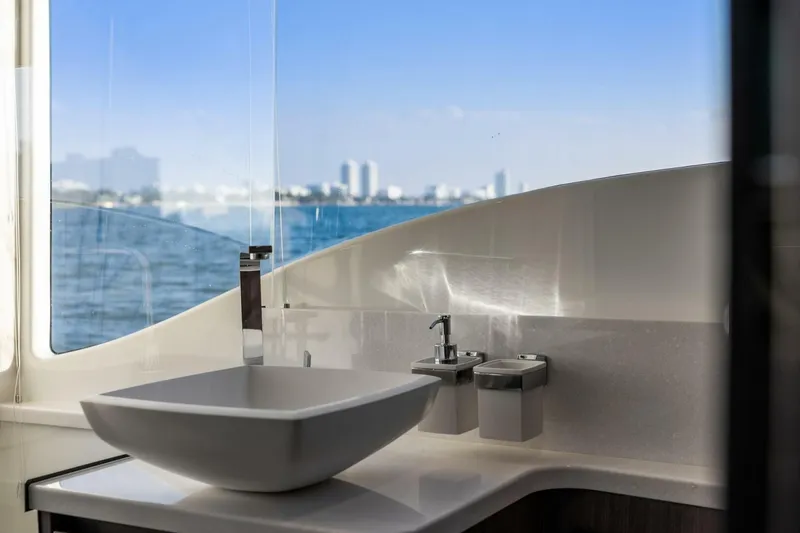 Slide: The Image of Galeon 50 FLY 2025 - 38