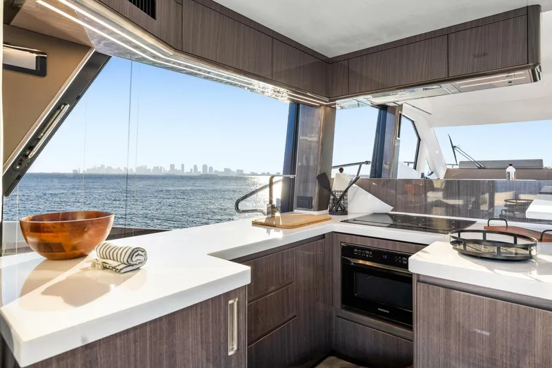 Slide: The Image of Galeon 50 FLY 2025 - 63