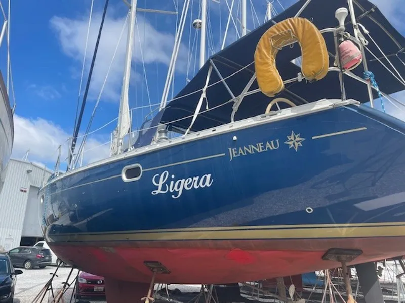 The Image of Jeanneau 45.2 2002 - 0