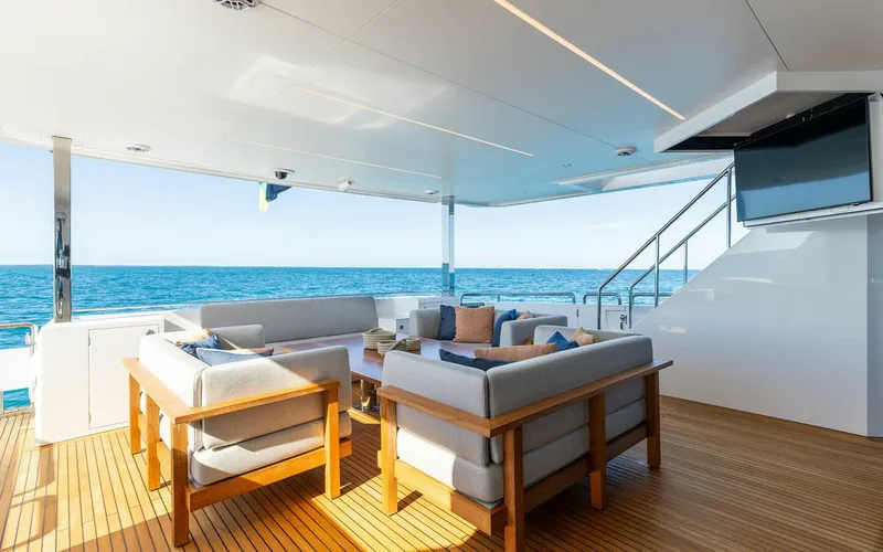 Slide: The Image of Horizon FD92 Tri-Deck 2022 - 2