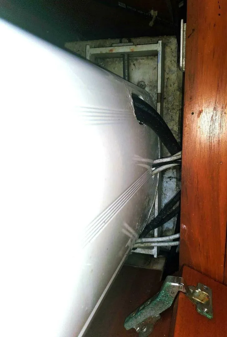 Slide: The Image of Farr Pilothouse 2000 - 26